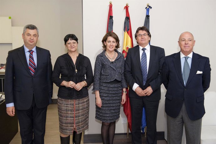 Barcina, junto con la delegación de Rumanía.