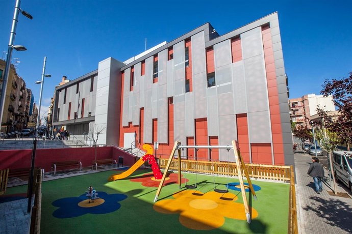 Antiguo Cine Romero de L'Hospitalet convertido en equipamiento para niños