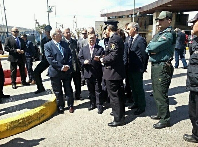 Imbroda y Vivas en la frontera entre Melilla y Marruecos