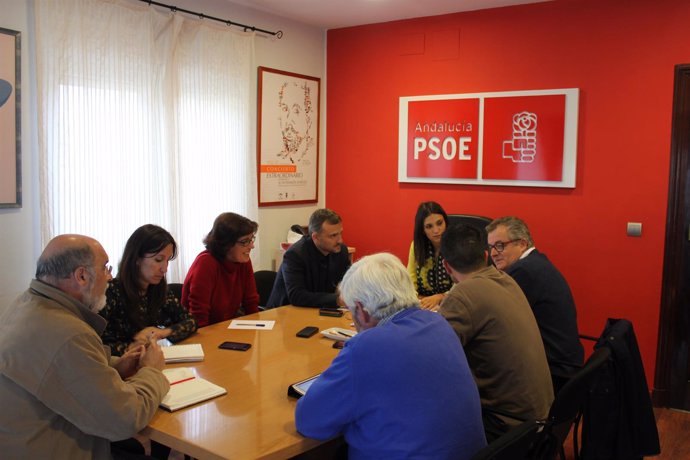 Reunión del PSOE de Huelva con asociación de memoria histórica.
