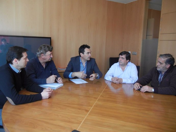 Reunión de Francisco Abril con alcaldes de las Cuencas Mineras