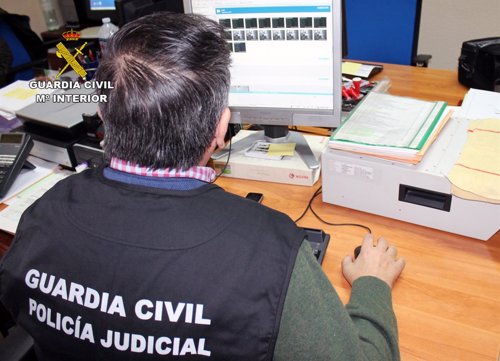 Guardia Civil detiene a seis personas por difundir archivos pornográficos 