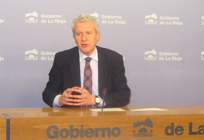 El consejero de Presidencia, Emilio del Río, informa del Consejo de Gobierno