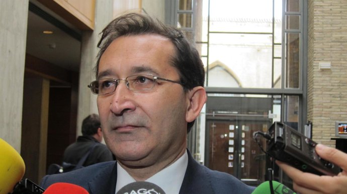 El consejero de Hacienda, José Luis Saz