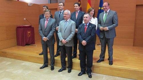 Valcárcel junto a sus consejerops tras toma posesión de Pedro Antonio Sánchez