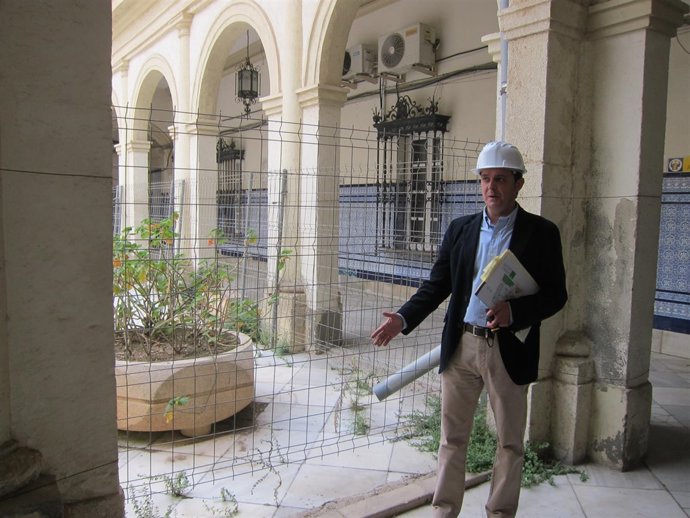 El vicepresidente de la Diputación de Almería en el Hospital Provincial