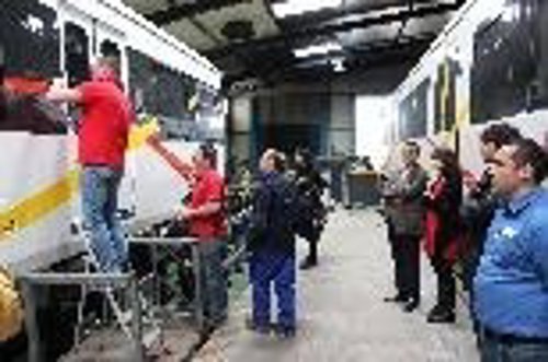 SFM coloca vinilos para porteger a los convoyes de grafitis