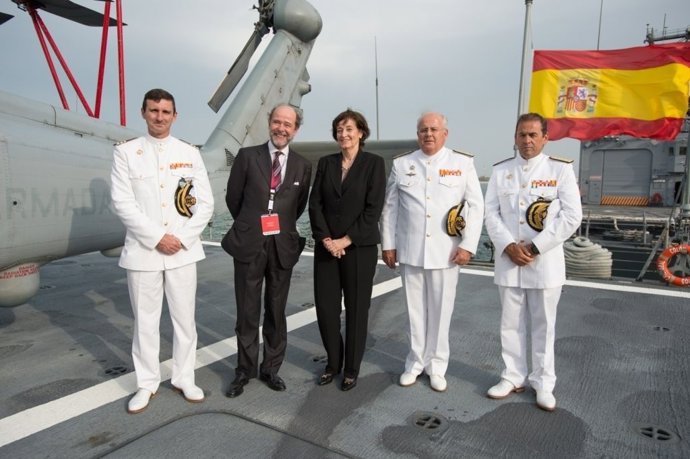 El secretario de Estado de Defensa y la embajadora en Qatar