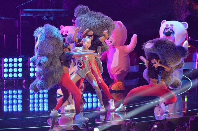 Performance de Miley  en los MTV Video Music  Awards de 2013