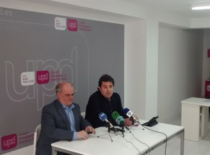 Gorriarán y el coordinador de UPyD en Cantabria