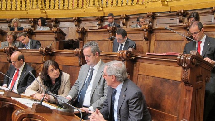 A primera fila, J.Mulleras (PP), S.Recasens, J.Forn y el alcalde X.Trias