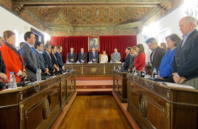 Minuto de silencio por Suarez y la jóven de Medina