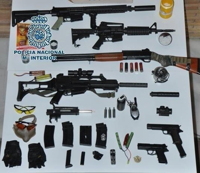 Pistolas en casa menor que disparó balines de plastico contra colegio