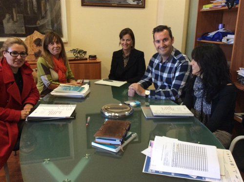 Méndez con técnicos de la Dirección General de Política Social