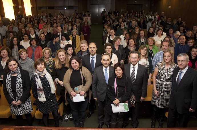 Acto entrega acreditaciones