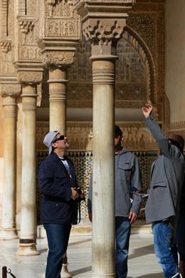   El Actor Benicio Del Toro En La Alhambra