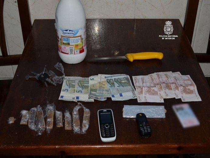 Droga y objetos hallados en un bar de Miranda