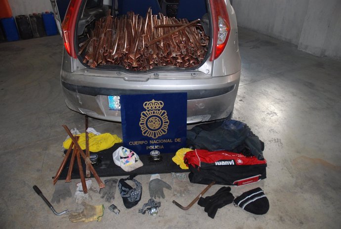 Material recuperado por la policía en Orihuela