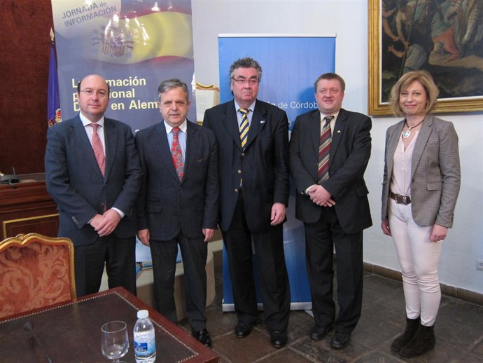 Navas y fuentes junto a la delegación alemana