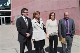 Segunda por la derecha: Irene Rigau (consellera de Enseñanza de la Generalitat)