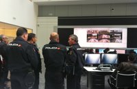 Responsables de la Policía Nacional visitan las instalaciones del metro y realizan un recorrido por la línea 2
