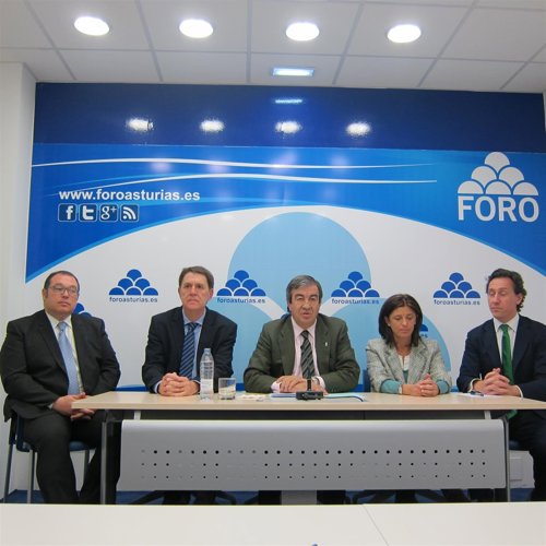 Cascos con miembros de la candidatura de Foro al Parlamento Europeo