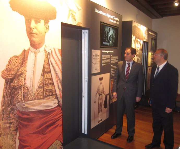 Visita de Nieto y Moreno Calderón al Museo Taurino