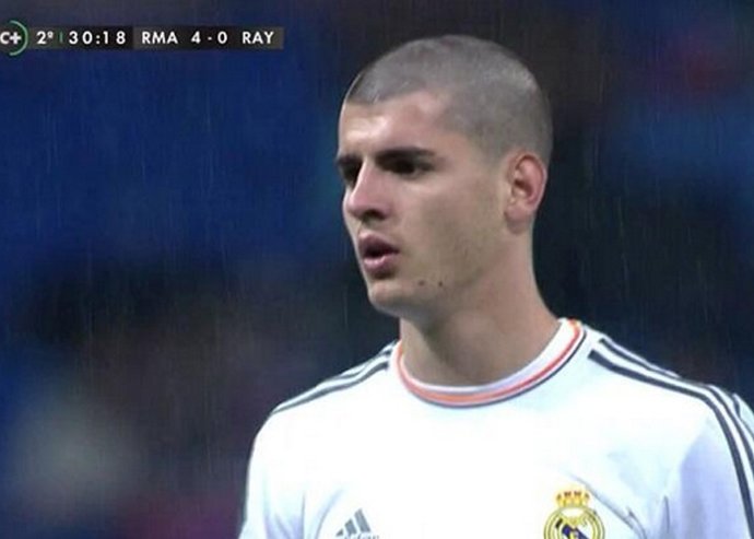Alvaro Morata dice adiós a su pelo como homenaje a los niños con cáncer