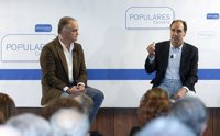 Pons dice que el PP "tiene que hacerse acreedor de la memoria de Suárez y del centrismo político"