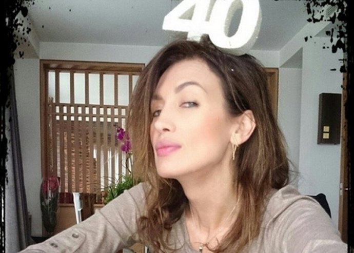 Nieves Álvarez celebra su 40 cumpleaños con el desfile de múltiples rostros 