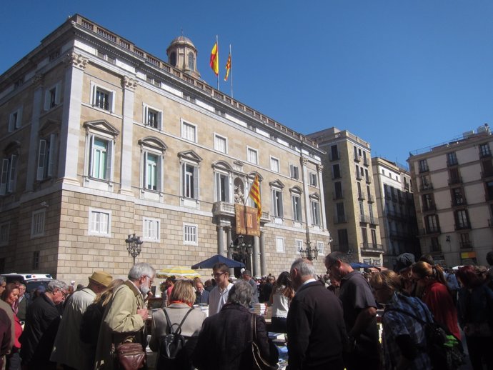 La plaza Sant Jaume con el Palau de la Generalitat