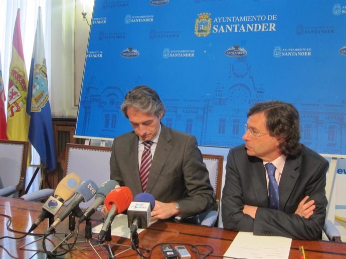 El alcalde de Santander, Íñigo de la Serna, y el concejal Antonio Gómez