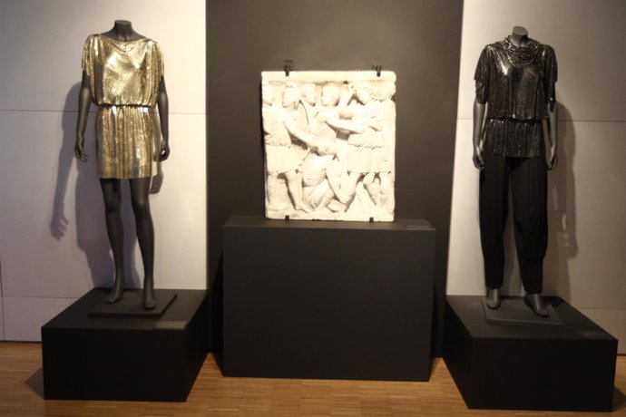 El Museo Del Traje De Madrid Homenajea A Gianni Versace