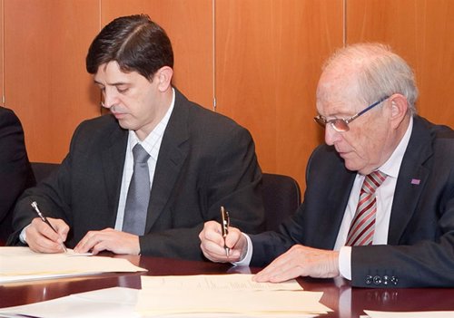 Ortiz y Doménech, en la firma del convenio