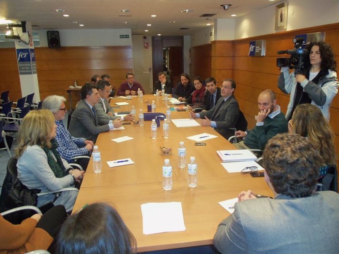 Reunión en la Federación de Empresarios con diputados del PP