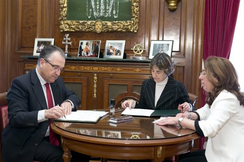 Convenio entre Ayuntamiento de Pamplona y DGT.