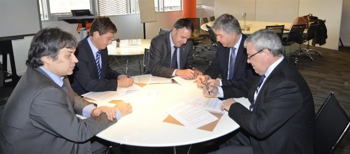 Firma del convenio entre Barcelona Digital y el Cip de Microsft