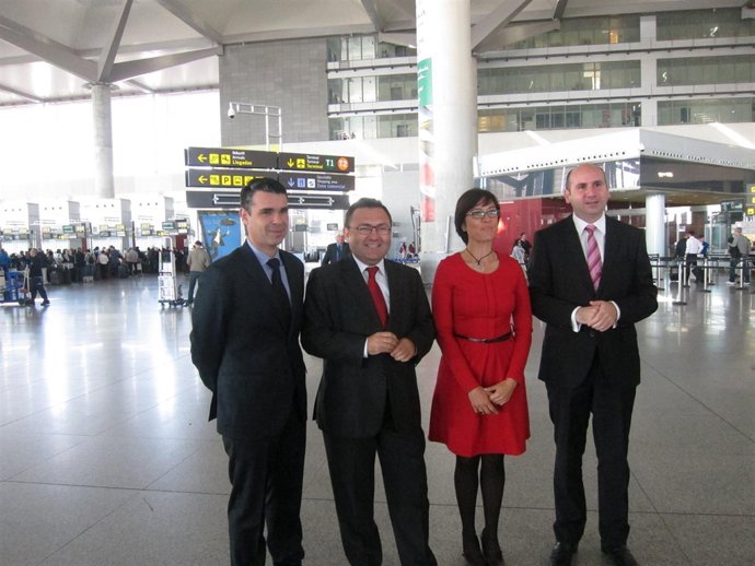 Bernal, Heredia, Gámez y Conejo en el aeropuerto de málaga