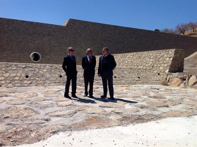 En el centro, el subdelegado de Gobierno de Almería, Andrés García Lorca