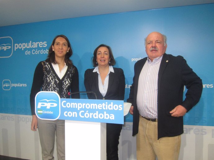 Rafaela Obrero con Ana María Corredera y Jesús Aguirre antes de rueda de prensa