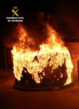 Imagen de un contenedor en llamas