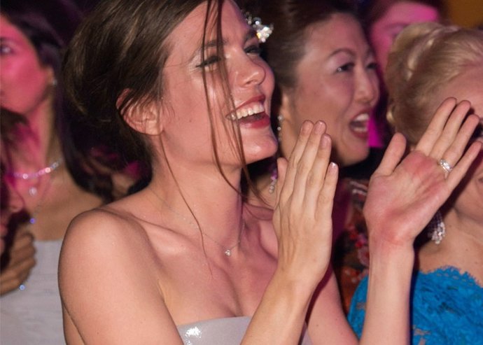 La mamá más marchosa del momento, Carlota Casiraghi en el Baile de la Rosa