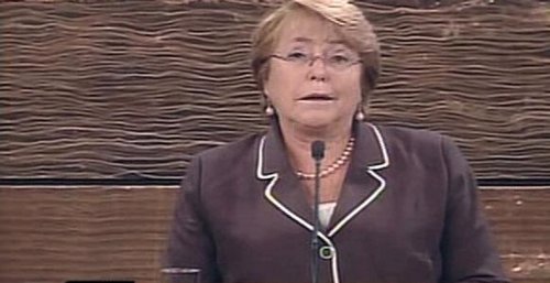 Bachelet firma la reforma tributaria