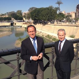 Ródenas (CHS) junto al alcalde Cámara