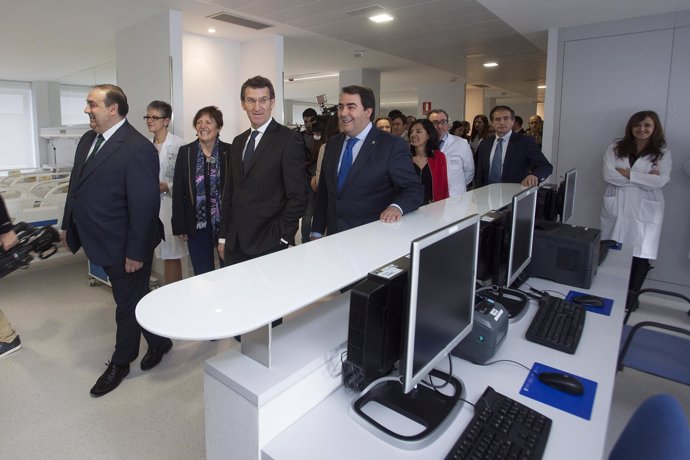 El presidente de la Xunta visita las instalaciones del Chuac en A Coruña