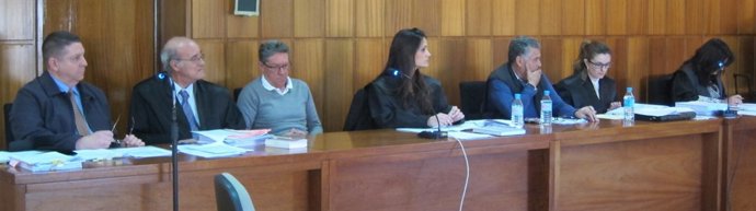 Los acusados, entre ellos un guardia civil, por cohecho