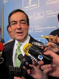 Bono quiere al frente del PSOE alguien "joven" que "arriesgue" para que el PSOE sea "lo que fue y no una sopa de letras"