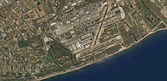 Delta del Llobregat urbanizado en el último medio siglo