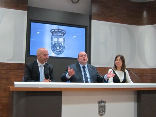 Joan Cruz, Agustín Iglesias Caunedo y Paula Beirán, convenio Telefónica-Ayto