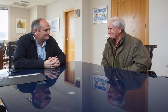 Fernández se reúne con el alcalde de Herrerías